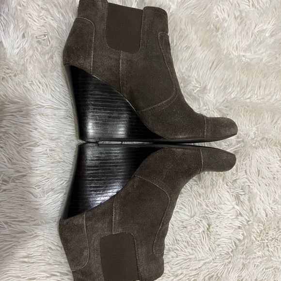 Tory Burch Adrienne Suede Wedge Booties - Size 9.5 - Picture 2 of 9